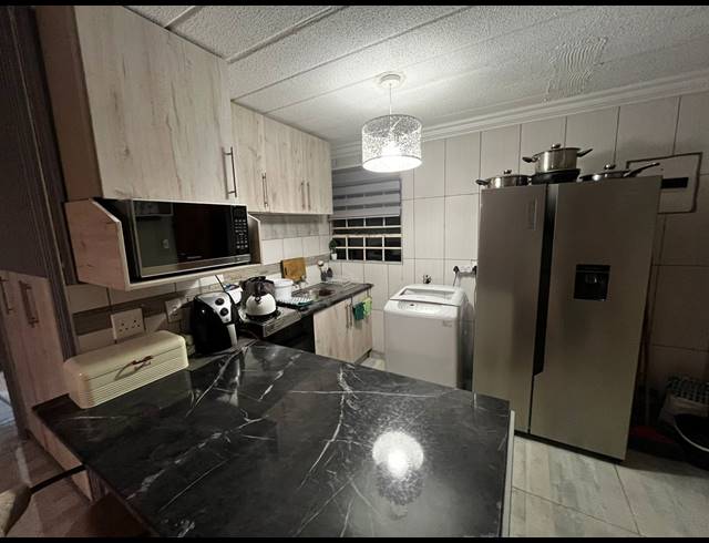 2 BEDROOM SECTIONAL TITLE FOR SALE IN RAVENSWOOD